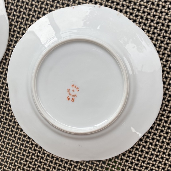 Vintage made in Germany roses ceramic plates. Small plates. 6". - Picture 8 of 16